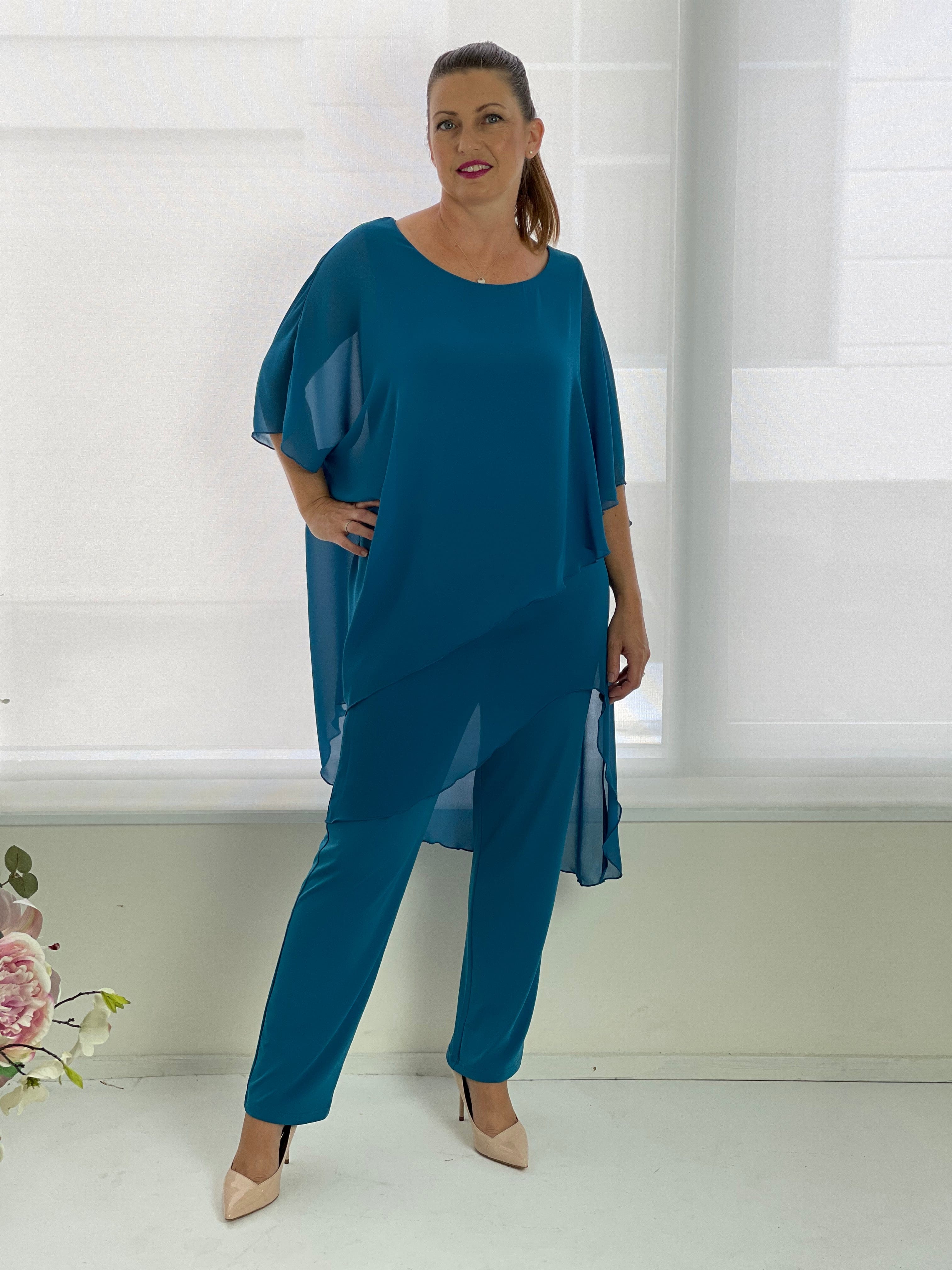 Dressxox — Cara elegant jumpsuit in teal.